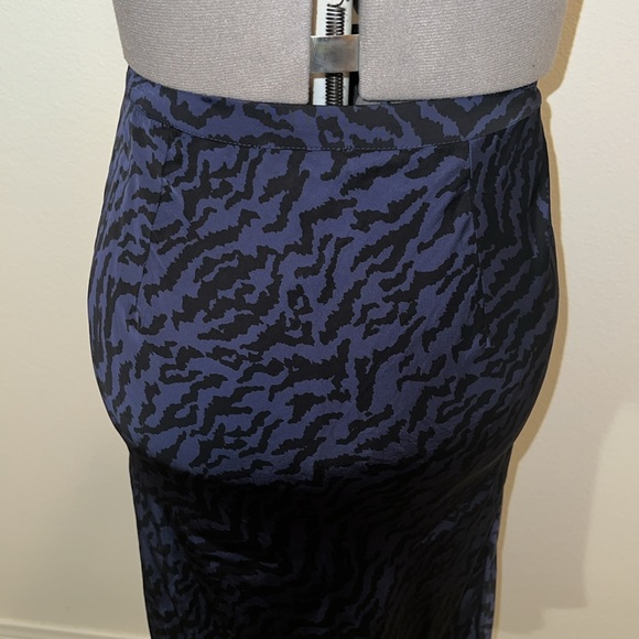 Good American Side Slit Skirt - Picture 4 of 10